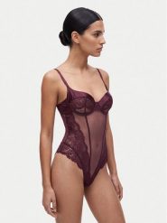 Guess Body O6BM06 K5000 Bordowy. Czerwone body i gorsety Guess, z aplikacjami, z syntetyku. Za 344.99 zł.