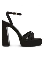 Steve Madden Sandały w kolorze czarnym na obcasie rozmiar: 41. Czarne sandały damskie Steve Madden, bez wzorów, z otwartym noskiem, bez obcasa, na koturnie, bez zapięcia. Za 241.56 zł.
