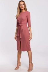 Sukienka dopasowana z rozcięciem i wiązaniem różowa bawełna. Czerwone sukienki damskie Sukienki.shop, bez wzorów, z bawełny, biznesowe, bez ramiączek. Za 129.00 zł.