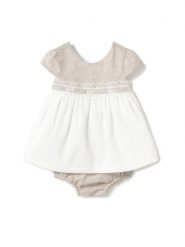 Mayoral Sukienka codzienna 1857 Beżowy Regular Fit. Brązowe sukienki dziewczęce Mayoral, bez wzorów, z syntetyku, bez ramiączek, proste. Za 129.99 zł.