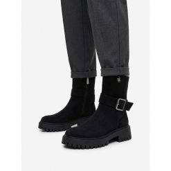 Botki Beverly Hills Polo Club. Czarne botki damskie Beverly Hills Polo Club, bez obcasa, na płaskiej podeszwie, bez zapięcia. Za 329.99 zł.