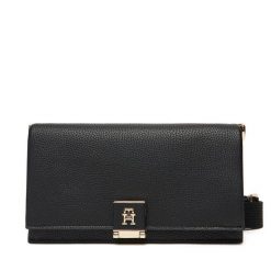 Torebka Tommy Hilfiger. Czarne listonoszki damskie Tommy Hilfiger, bez wzorów, bez dodatków. Za 359.99 zł.