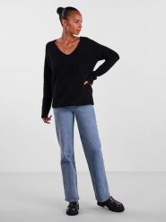 Pieces Sweter w kolorze czarnym rozmiar: M. Czarne swetry klasyczne damskie Pieces, m, z wełny, bez kołnierzyka. Za 83.42 zł.
