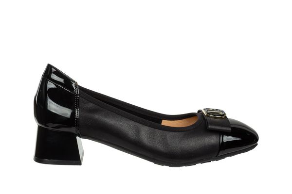 Półbuty Loretta Vitale W5308 Black, Czarny, Skóra naturalna - 40. Czarne półbuty damskie Loretta Vitale, bez wzorów, ze skóry, bez obcasa, bez zapięcia. W wyprzedaży za 206.10 zł.