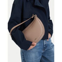 Torebka JENNY. Brązowe torebki klasyczne damskie Jenny, bez dodatków. Za 129.99 zł.