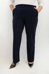Klasyczne granatowe spodnie z gumką i kieszeniami On Repeat czarne Plus Size Oversize. Czarne spodnie materiałowe damskie Moda Size Plus Iwanek, bez wzorów, z elastanu, krótkie. Za 169.90 zł.