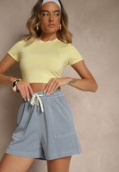 Jasnoniebieskie Szorty High Waist z Wiskozą o Klasycznym Kroju z Kieszeniami i Wiązaniem Raletta. Niebieskie szorty damskie Renee, bez wzorów, z wiskozy, z podwyższonym stanem. Za 69.99 zł.