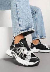 Czarne Sneakersy Ozdobione Geometrycznym Motywem Kokardą i Koralikami Saralinae. Czarne obuwie sportowe damskie Born2be, bez zapięcia. Za 99.99 zł.