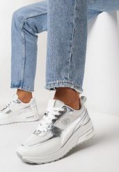 Białe Sneakersy na Grubej Podeszwie ze Sznurowaniem i Błyszczącymi Wstawkami Airelim. Białe obuwie sportowe damskie Born2be, bez zapięcia. Za 119.99 zł.