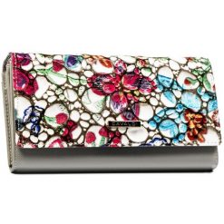 Skórzany, wielokolorowy portfel damski w kwiaty, wyposażony w system RFID - 4U Cavaldi. Portfele damskie 4U Cavaldi, bez wzorów, ze skóry. Za 89.99 zł.