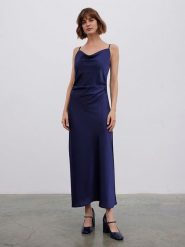 BGN Sukienka w kolorze granatowym rozmiar: 34. Niebieskie sukienki damskie BGN, bez wzorów, bez ramiączek. Za 167.28 zł.