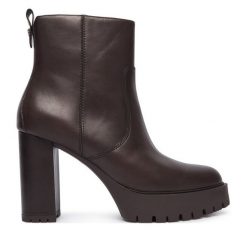 Botki PINKO. Brązowe botki damskie Pinko, bez obcasa, na słupku, bez zapięcia. Za 1,399.00 zł.