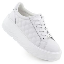 Skórzane półbuty damskie pikowane sneakersy na platformie białe Filippo DP7285. Białe półbuty damskie Filippo, bez wzorów, ze skóry, bez obcasa, na koturnie, bez zapięcia. Za 173.99 zł.