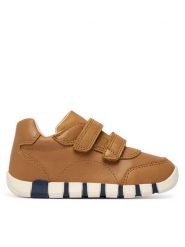 Geox Sneakersy B Iupidoo Boy B5655B 000CL C6627 Brązowy. Brązowe buty sportowe chłopięce Geox, ze skóry, bez zapięcia. Za 289.99 zł.