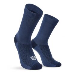 Zimowe skarpetki rowerowe Siroko S3 Purple. Fioletowe skarpetki damskie SIROKO, bez wzorów, z materiału. Za 67.00 zł.