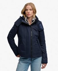 Superdry Kurtka z kapturem Microfibre Arctic Windcheater – DWR. Niebieskie kurtki damskie Superdry, bez wzorów, z elastanu, z kapturem. Za 373.50 zł.