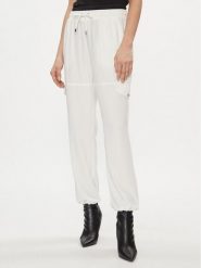 Liu Jo Spodnie materiałowe TA4059 T3784 Écru Relaxed Fit. Spodnie materiałowe damskie Liu Jo, bez wzorów, z materiału. Za 379.99 zł.