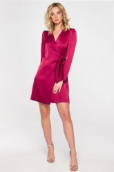 Sukienka satynowa kopertowa mini z wiązaniem w talii bordowa. Czerwone sukienki damskie Sukienki.shop, bez wzorów, z satyny, wizytowe, bez ramiączek. W wyprzedaży za 286.00 zł.