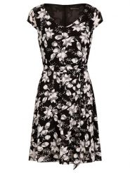 APART Sukienka w kolorze czarnym ze wzorem rozmiar: M. Białe sukienki damskie Apart, bez wzorów, z tkaniny, bez ramiączek. Za 157.35 zł.