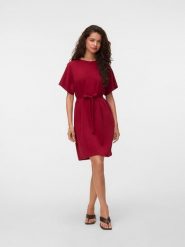 Vero Moda Sukienka w kolorze bordowym rozmiar: XS. Czerwone sukienki damskie Vero Moda, bez wzorów, z tkaniny, bez ramiączek. Za 144.95 zł.
