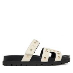 Klapki Guess. Klapki damskie Guess, z aplikacjami, bez obcasa, bez zapięcia. Za 459.99 zł.