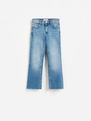 Jeansy flare cropped - niebieski. Niebieskie jeansy damskie Reserved. Za 109.99 zł.
