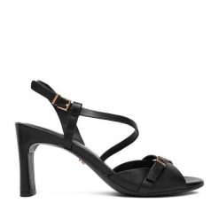 Sandały GINO ROSSI. Czarne sandały damskie Gino Rossi, bez wzorów, bez obcasa, na słupku, bez zapięcia. Za 379.99 zł.