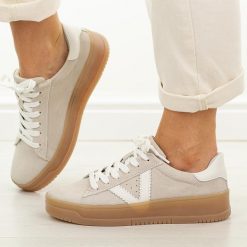 Beżowe skórzane półbuty damskie Vinceza 79597. Brązowe półbuty damskie VINCEZA, na jesień, bez wzorów, z jeansu, z okrągłym noskiem, bez obcasa, na płaskiej podeszwie, bez zapięcia. Za 239.00 zł.