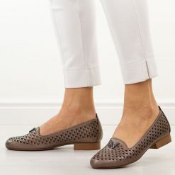 Brązowe ażurowe półbuty damskie M.Daszyński Sa222-3. Brązowe półbuty damskie M.Daszyński, na jesień, z aplikacjami, ze skóry, bez obcasa, na płaskiej podeszwie, bez zapięcia. Za 179.00 zł.