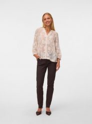 Vero Moda Bluzka w kolorze kremowym rozmiar: XL. Brązowe bluzki damskie Vero Moda, xl, bez wzorów, bez kołnierzyka, bez ramiączek. Za 109.95 zł.