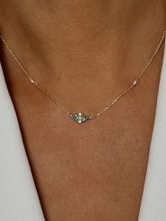 Les Petites Précieuses Pozłacany naszyjnik z elementem ozdobnym - dł. 40 cm rozmiar: onesize. Niebieskie naszyjniki damskie Les Petites Précieuses, z cyrkonią, pozłacane. Za 127.05 zł.