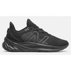Buty do biegania damskie New Balance Fresh Foam Roav V2. Obuwie sportowe damskie New Balance, z materiału, bez zapięcia, do biegania. Za 383.40 zł.