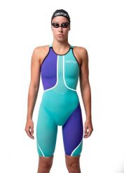 Kombinezon Z Odkrytymi Plecami Akron Venom Hero – Aqua / Fioletowy - Rozmiar 26. Fioletowe kombinezony damskie AKRON, bez wzorów, z materiału, bez kołnierzyka, bez ramiączek. Za 1,334.13 zł.