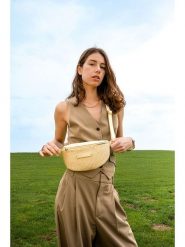 Maison héritage PARIS Skórzana saszetka "Kimi Paille" w kolorze beżowym - 26 x 14 x 8 cm rozmiar: onesize. Brązowe nerki i saszetki damskie maison héritage PARIS, bez wzorów, z materiału. Za 217.99 zł.