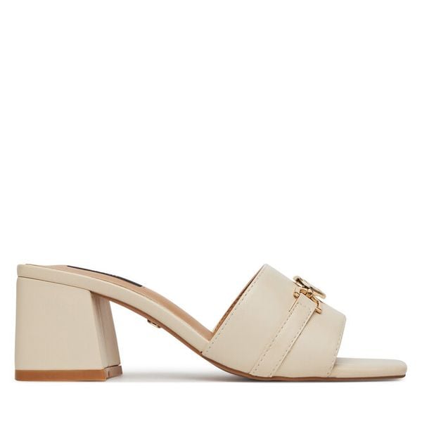 Klapki Nine West. Brązowe klapki damskie Nine West, bez wzorów, bez obcasa, bez zapięcia. Za 249.99 zł.