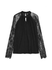 Vero Moda Bluzka w kolorze czarnym rozmiar: XL. Czarne bluzki damskie Vero Moda, xl, bez wzorów, z koronki, bez kołnierzyka, bez ramiączek. Za 95.69 zł.