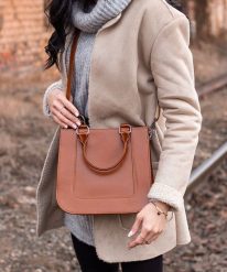 Torebka skórzana kuferek DAN-A T228 camel. Brązowe kuferki damskie DAN-A, ze skóry, bez dodatków. Za 299.99 zł.