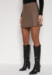 Beżowe Spódnico-Szorty Krótkie z Rozcięciem na Boku Irindel. Brązowe szorty damskie Born2be, bez wzorów, z wiskozy, z podwyższonym stanem. Za 99.99 zł.