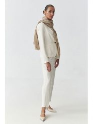 TATUUM Spodnie w kolorze kremowym rozmiar: 38. Brązowe spodnie materiałowe damskie TATUUM, bez wzorów, z materiału. Za 191.88 zł.