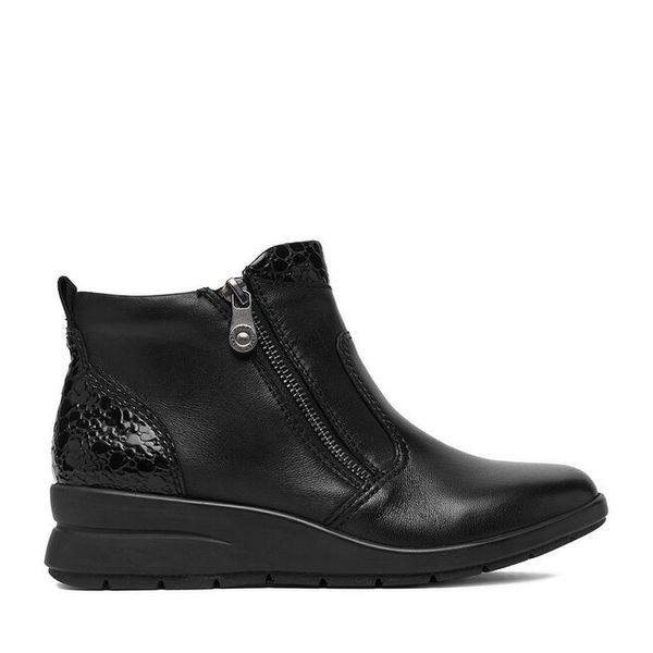 Botki Rieker. Czarne botki damskie Rieker, bez obcasa, na koturnie, bez zapięcia. Za 399.99 zł.