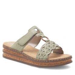Klapki Rieker. Zielone klapki damskie Rieker, bez wzorów, bez obcasa, bez zapięcia. Za 289.99 zł.