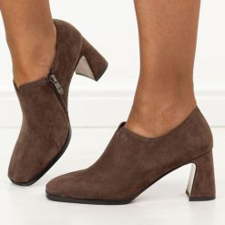 Brązowe skórzane botki damskie Cambell 52339. Brązowe botki damskie Cambell, na jesień, z jeansu, casualowe, bez obcasa, na słupku, bez zapięcia. Za 319.00 zł.