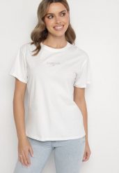 Biały T-shirt z Bawełny Ozdobiony Napisem Marivorra. Białe t-shirty damskie Born2be, m, bez wzorów, z bawełny, bez kołnierzyka. Za 29.99 zł.