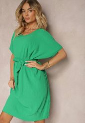 Zielona Pudełkowa Sukienka Wiązana w Talii Junolia. Zielone sukienki damskie Renee, bez wzorów, eleganckie, bez ramiączek. W wyprzedaży za 55.99 zł.