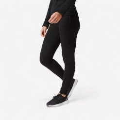 Spodnie dresowe damskie Domyos Gym & Pilates 520 slim. Czarne spodnie sportowe damskie DOMYOS, l, bez wzorów, z bawełny, na fitness i siłownię. Za 99.99 zł.