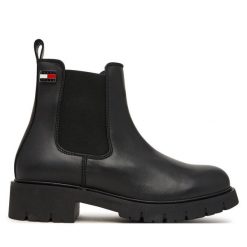Sztyblety Tommy Jeans. Czarne botki damskie Tommy Jeans, z jeansu, bez obcasa, na płaskiej podeszwie, bez zapięcia. Za 649.99 zł.