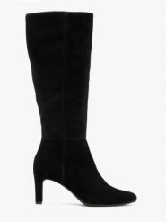 Czarne kozaki z szeroką cholewką. Czarne kozaki damskie Ryłko, ze skóry, bez obcasa, na szpilce, bez zapięcia. Za 629.99 zł.