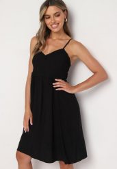 Czarna Sukienka z Wiskozy na Cienkich Ramiączkach z Regulacją Ozdobiona Lampasem i Haftem Nelrissa. Czarne sukienki damskie Born2be, bez wzorów, z wiskozy, bez ramiączek. Za 59.99 zł.