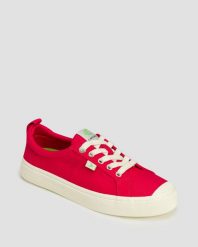 Tenisówki Cariuma OCA Low Red Canvas. Czerwone trampki damskie CARIUMA, bez wzorów, z gumy, bez zapięcia. Za 215.25 zł.