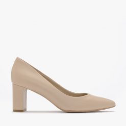 BEŻOWE CZÓŁENKA NA SŁUPKU ELLIE. Brązowe czółenka damskie Ryłko, bez wzorów, ze skóry, bez obcasa, na słupku. Za 349.99 zł.